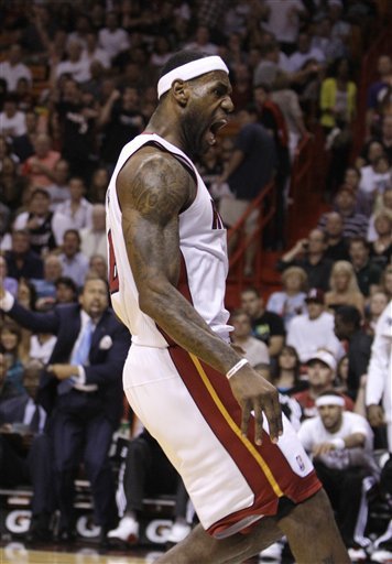 逆天倒勾！40岁C罗一飞冲天：队友对手都看傻了 梦回7年前那一晚