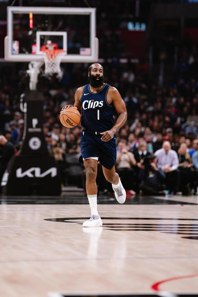 英超本轮焦点战赛果出炉 强队表现深度复盘