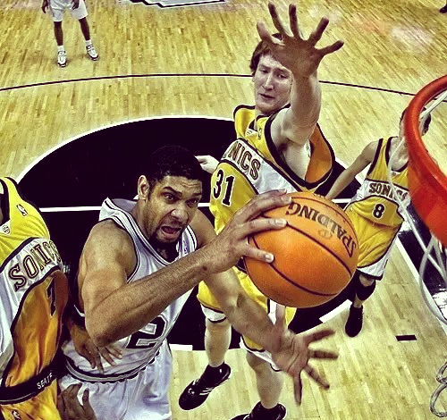 NBA ｜ 东契奇大三元弑旧主 湖人8分差挫独行侠