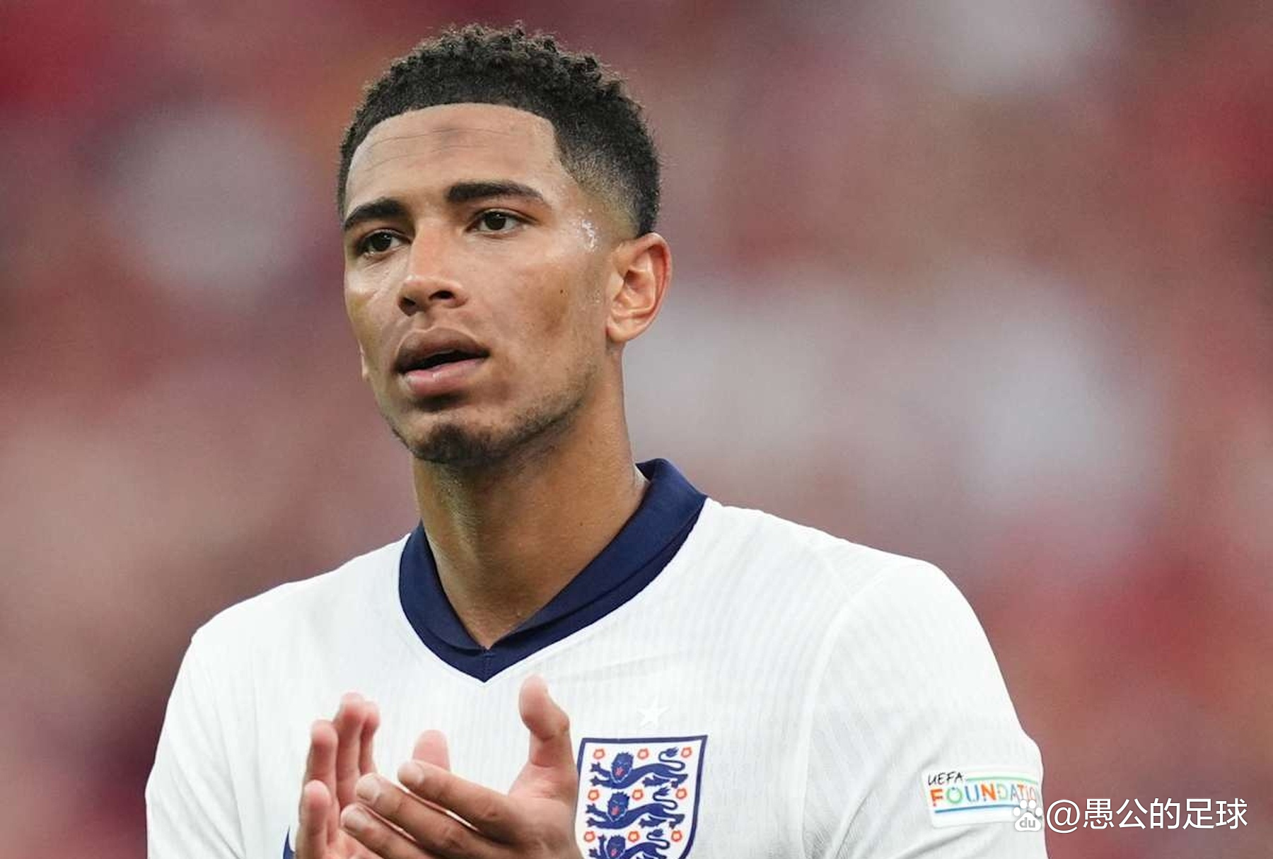 扛起球队！字母哥半场10中8，得到19分8篮板3助攻