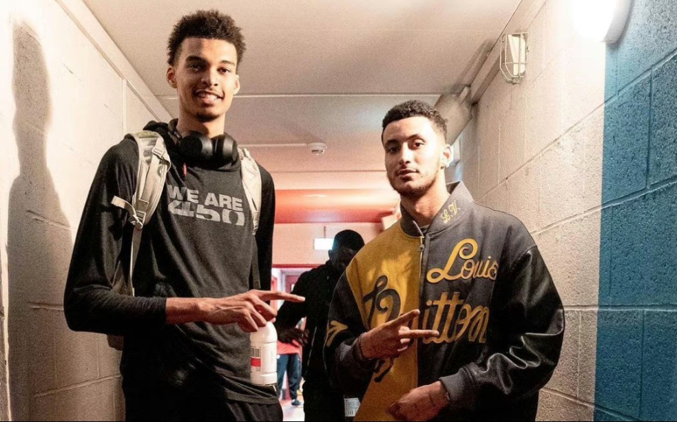 领取巴萨队史最受喜爱球员奖，梅西：巴塞罗那是我的家