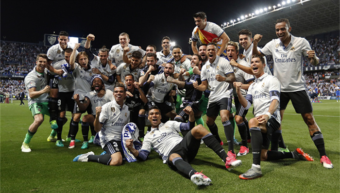 官方：孔蒂当选2025意足球盛典最佳教练，那不勒斯最佳俱乐部