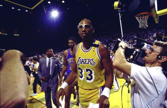 欧冠输球后，小彩娃被土耳其球迷狂骂！两头落空