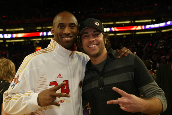 联合国难民署75周年慈善之夜在沪举行，杨扬陈露等体坛明星助阵